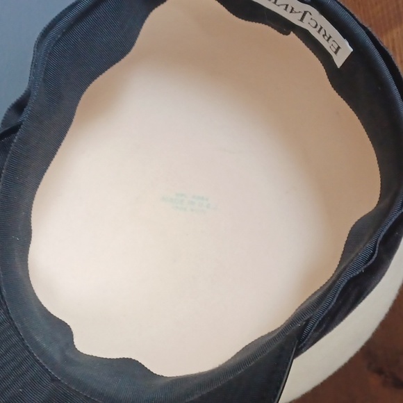 Eric Javits Cream Wool Beret with Black Velvet Flower Trim - Picture 10 of 15